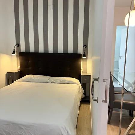 Estudios Suites Placentines Seville Exterior photo